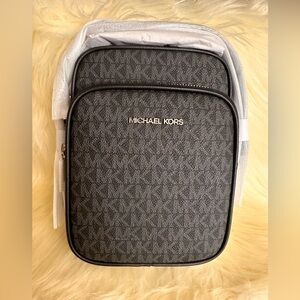 Micheal kors purse crossbody bag $165 brand new with tag